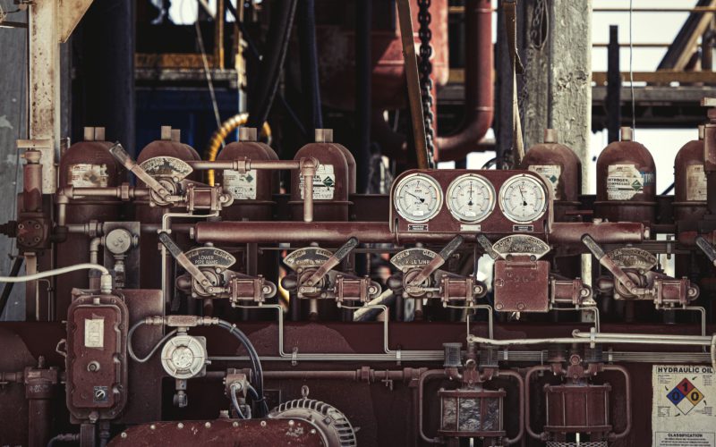 Pressure gauges on a rig manifold